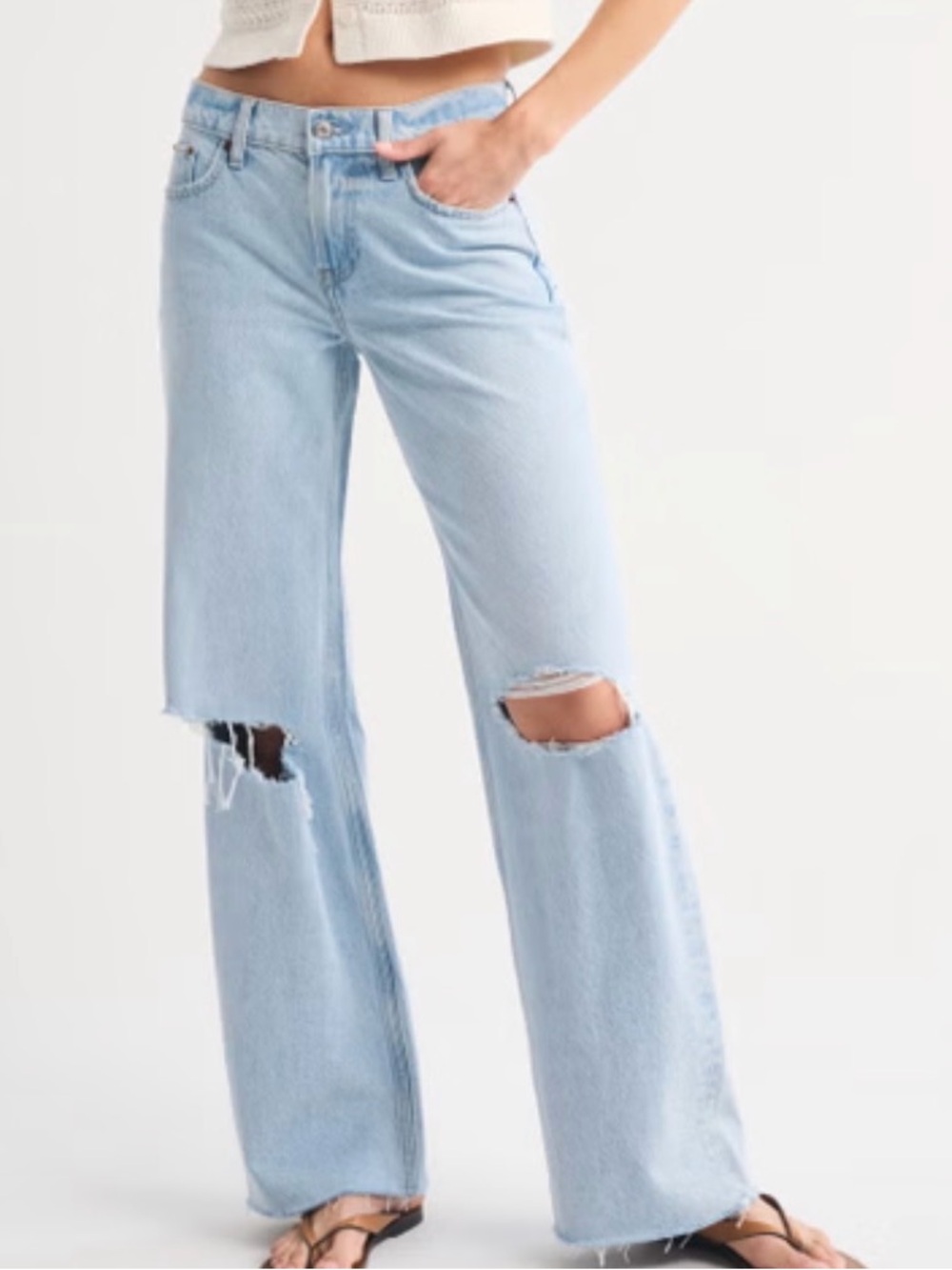 Abercrombie & Fitch Light Wash Distressed Baggy Straight Low Rise Jeans 00 / 24